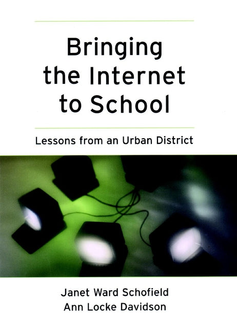 Bringing the Internet to School; Lessons from an Urban District (Paperback / softback) 9780787956868