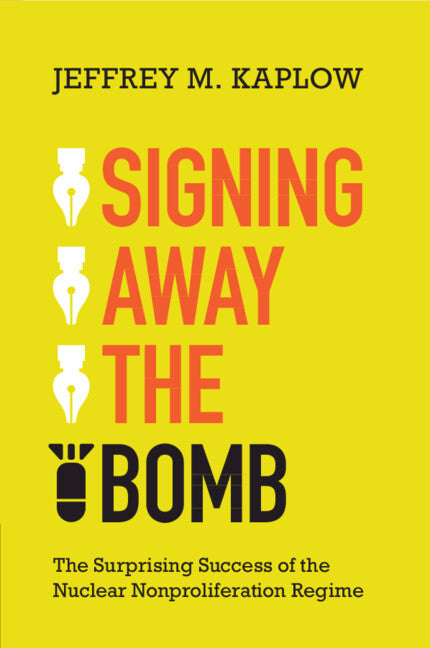 Signing Away the Bomb; The Surprising Success of the Nuclear Nonproliferation Regime (Paperback / softback) 9781009216753