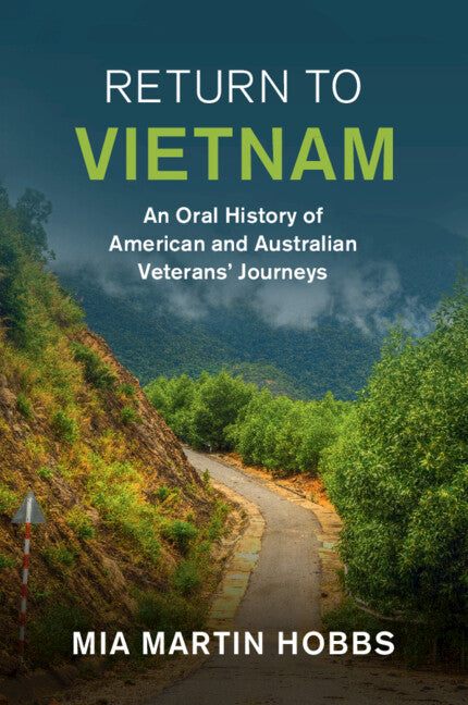 Return to Vietnam; An Oral History of American and Australian Veterans' Journeys (Paperback / softback) 9781108972666