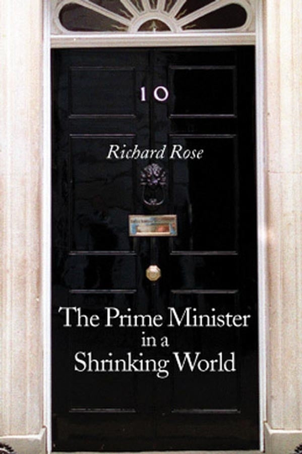 The Prime Minister in a Shrinking World (Paperback / softback) 9780745627304