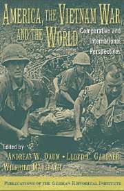 America, the Vietnam War, and the World; Comparative and International Perspectives (Hardback) 9780521810487