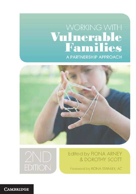 Working with Vulnerable Families; A Partnership Approach (Paperback / softback) 9781107610668