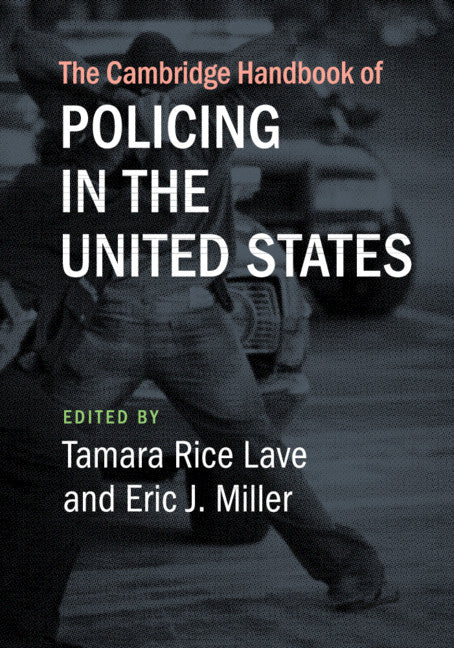 The Cambridge Handbook of Policing in the United States (Paperback / softback) 9781108430500