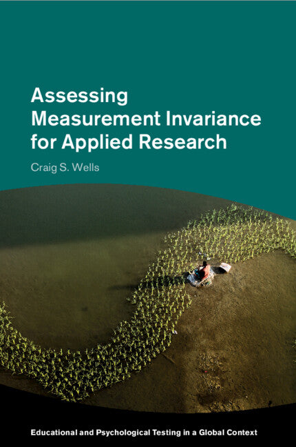 Assessing Measurement Invariance for Applied Research (Paperback / softback) 9781108719278